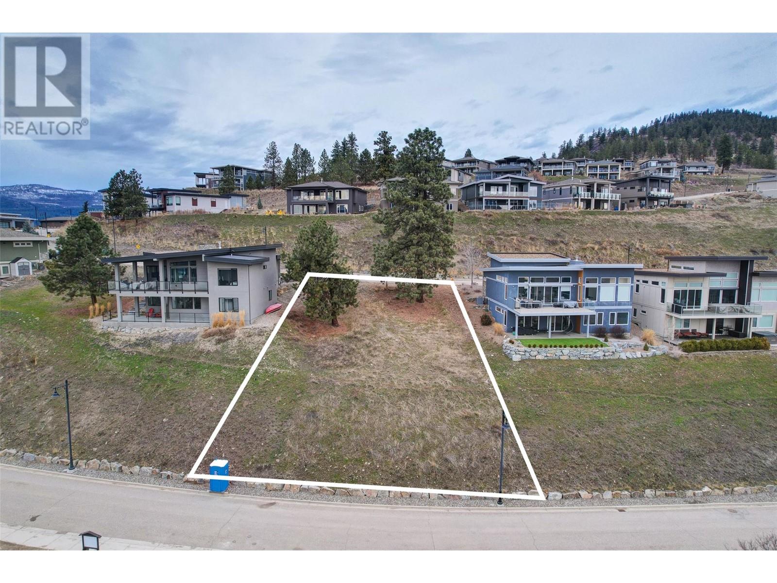 Property at 8864 Hampshire Crescent image 2