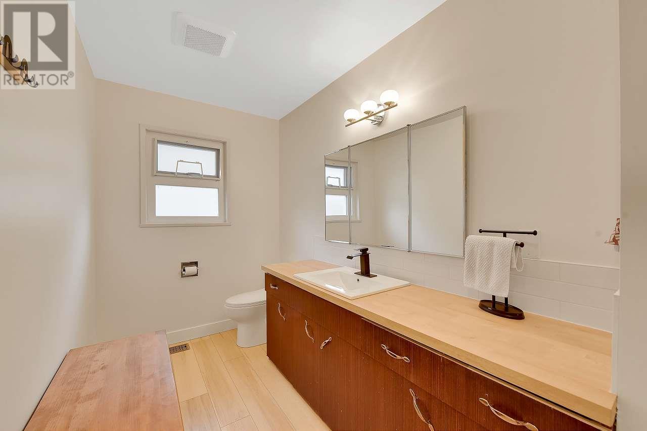 1206 Como Lake Avenue, Coquitlam, British Columbia  V3J 3N8 - Photo 17 - R2977216