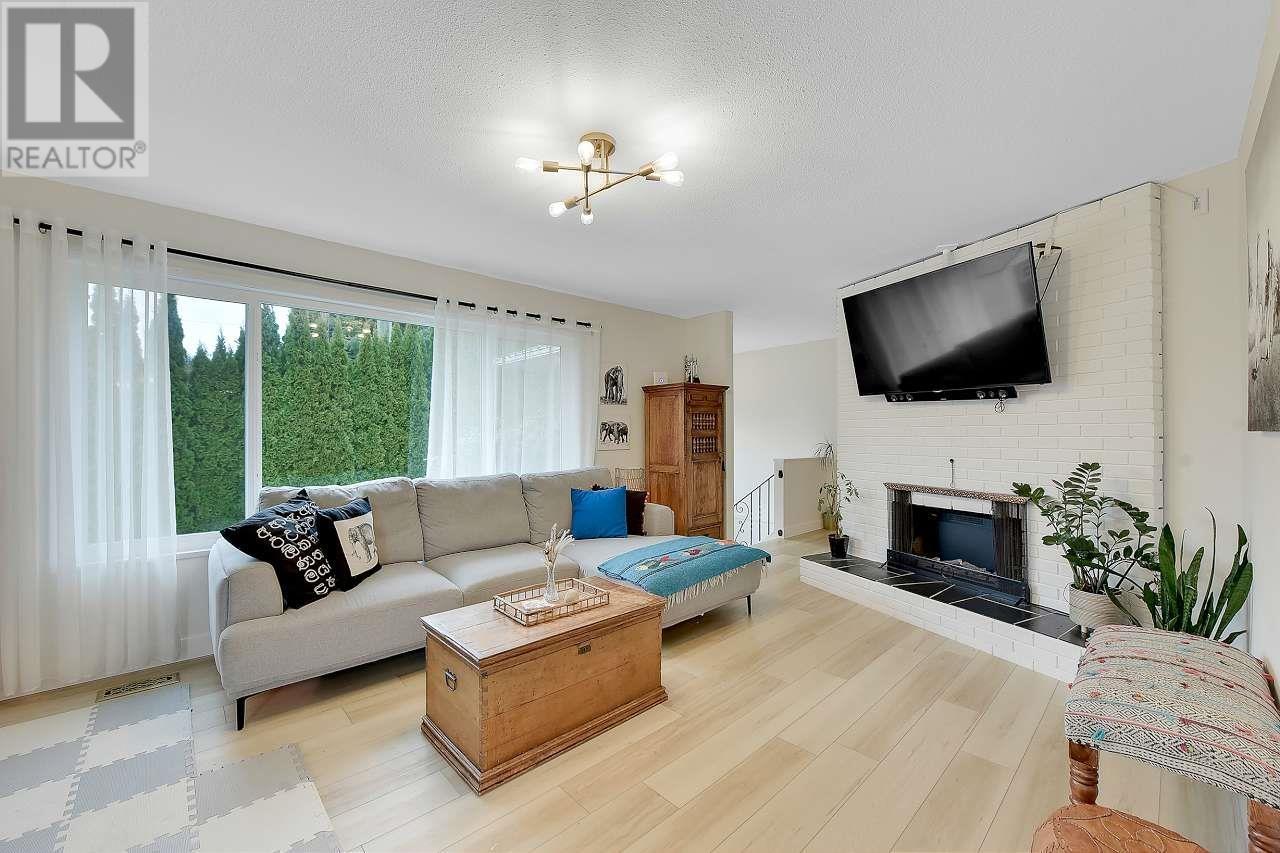 1206 Como Lake Avenue, Coquitlam, British Columbia  V3J 3N8 - Photo 4 - R2977216