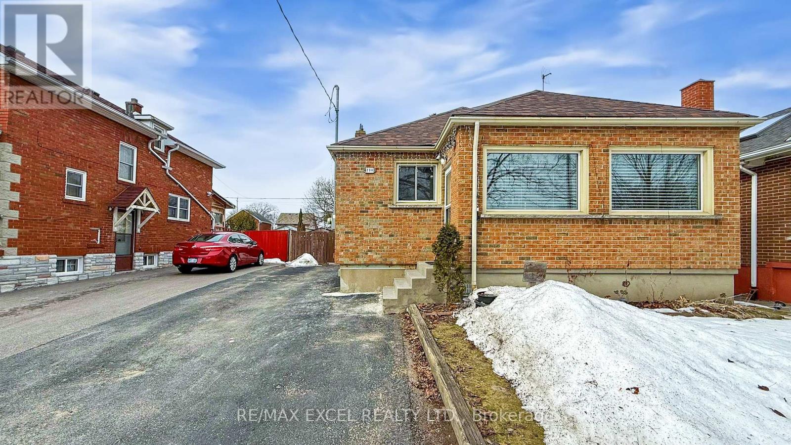 Property at 230 ROXBOROUGH AVENUE image 4