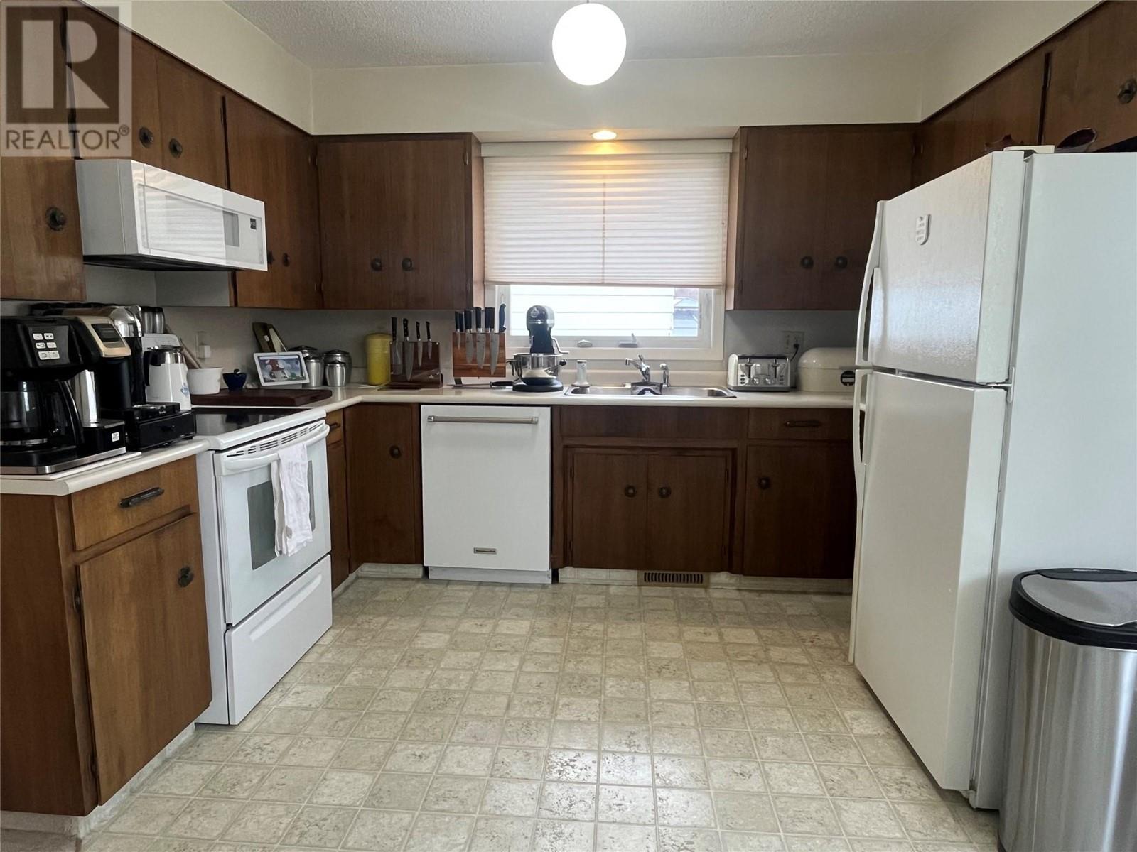 2705 2b Street, Cranbrook, British Columbia  V1C 5E9 - Photo 3 - 10338619