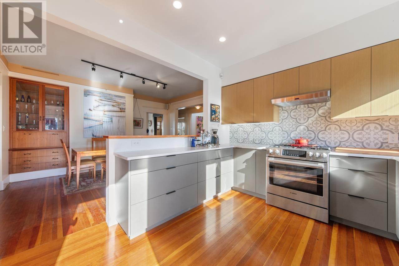 Listing Picture 12 of 32 : 396 E 47TH AVENUE, Vancouver / 溫哥華 - 魯藝地產 Yvonne Lu Group - MLS Medallion Club Member