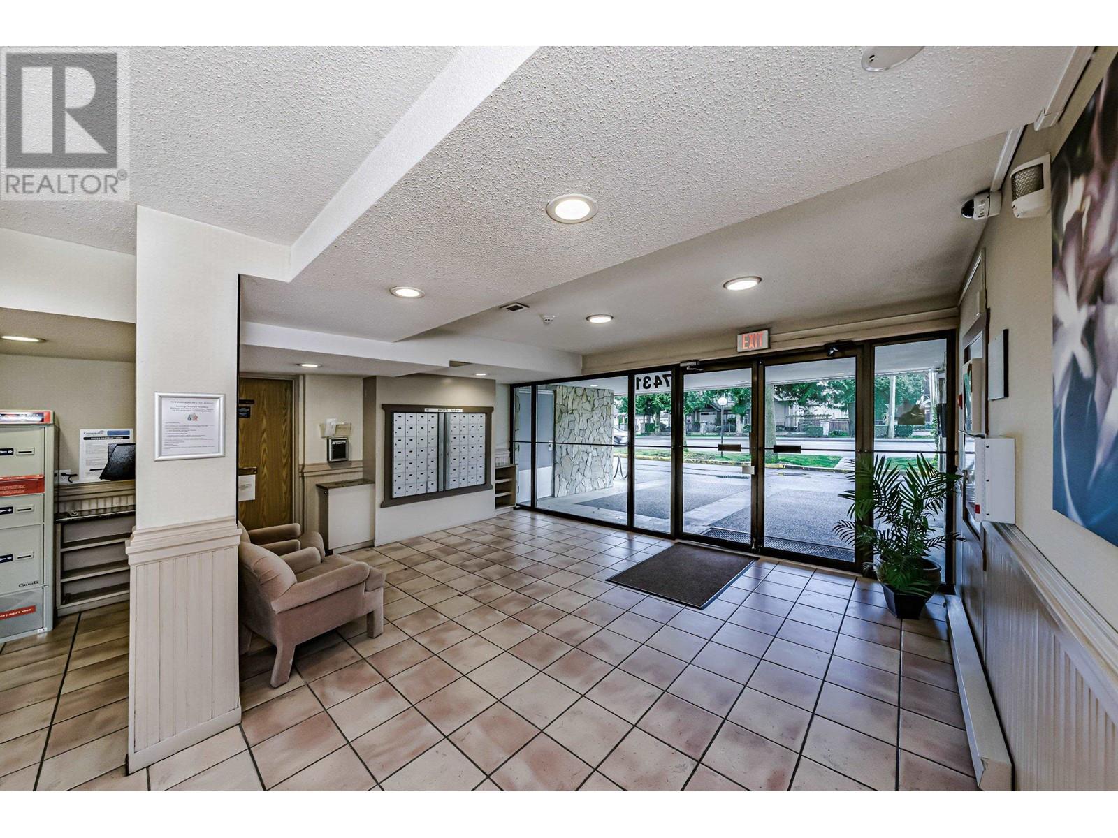 Listing Picture 4 of 38 : 323 7431 BLUNDELL ROAD, Richmond / 烈治文 - 魯藝地產 Yvonne Lu Group - MLS Medallion Club Member