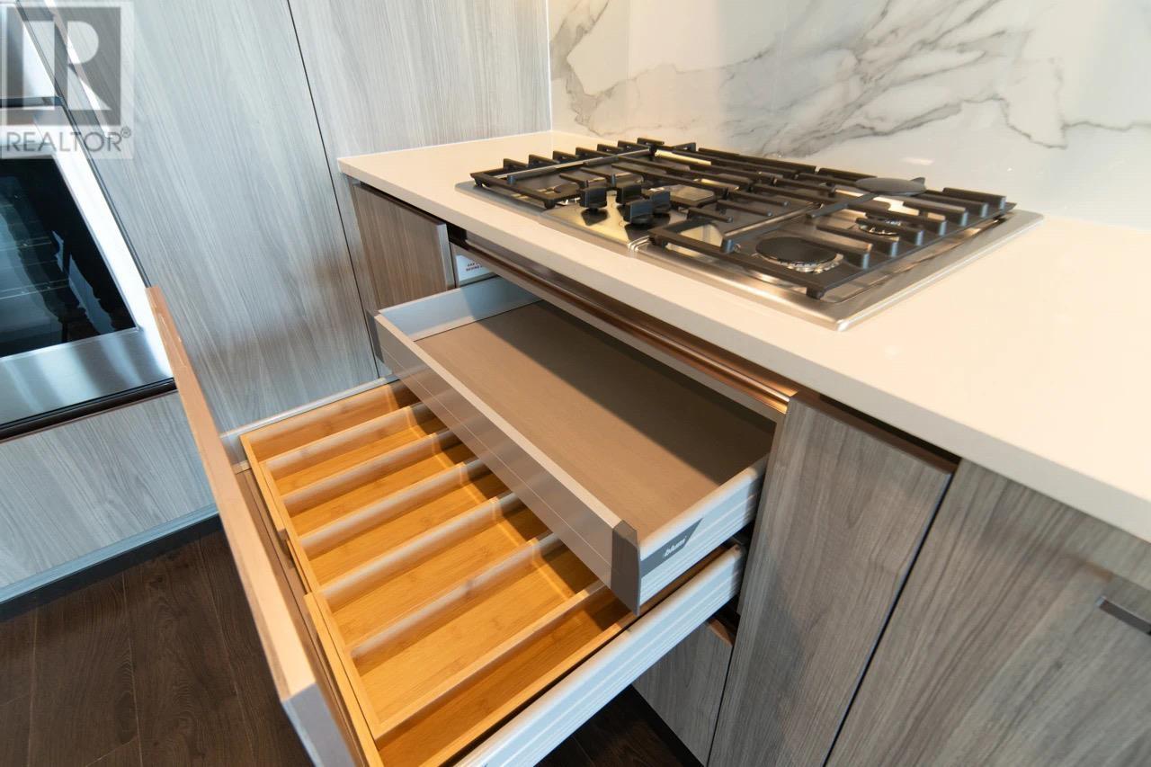 Listing Picture 7 of 21 : 1002 4880 LOUGHEED HIGHWAY, Burnaby / 本拿比 - 魯藝地產 Yvonne Lu Group - MLS Medallion Club Member