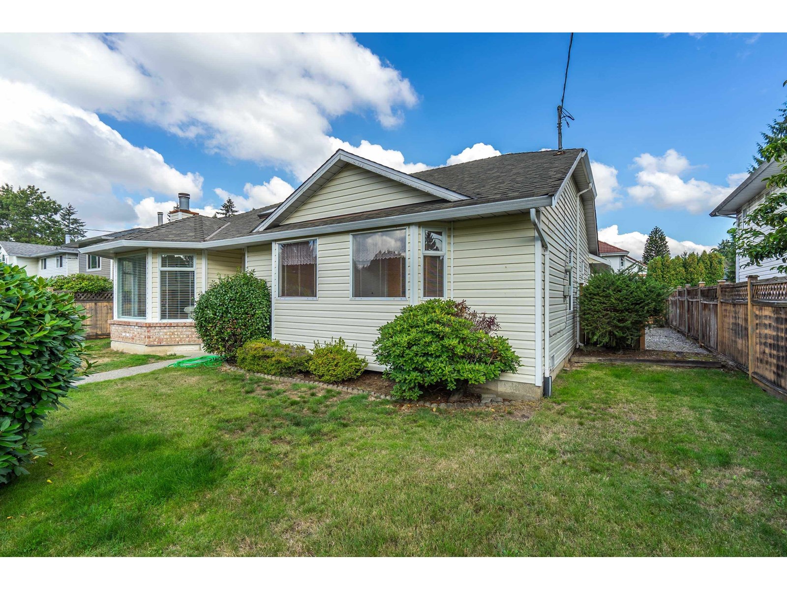 Property at 14895 96 STREET image 4