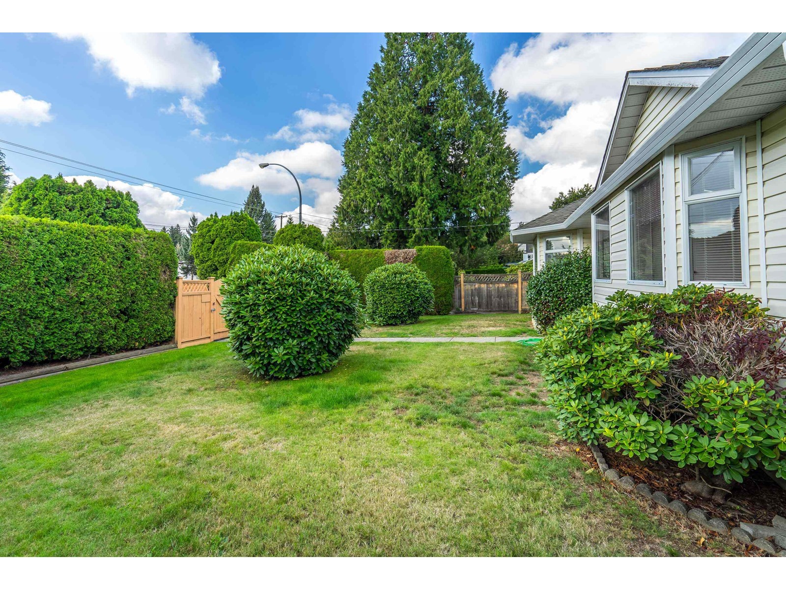 Property at 14895 96 STREET image 5