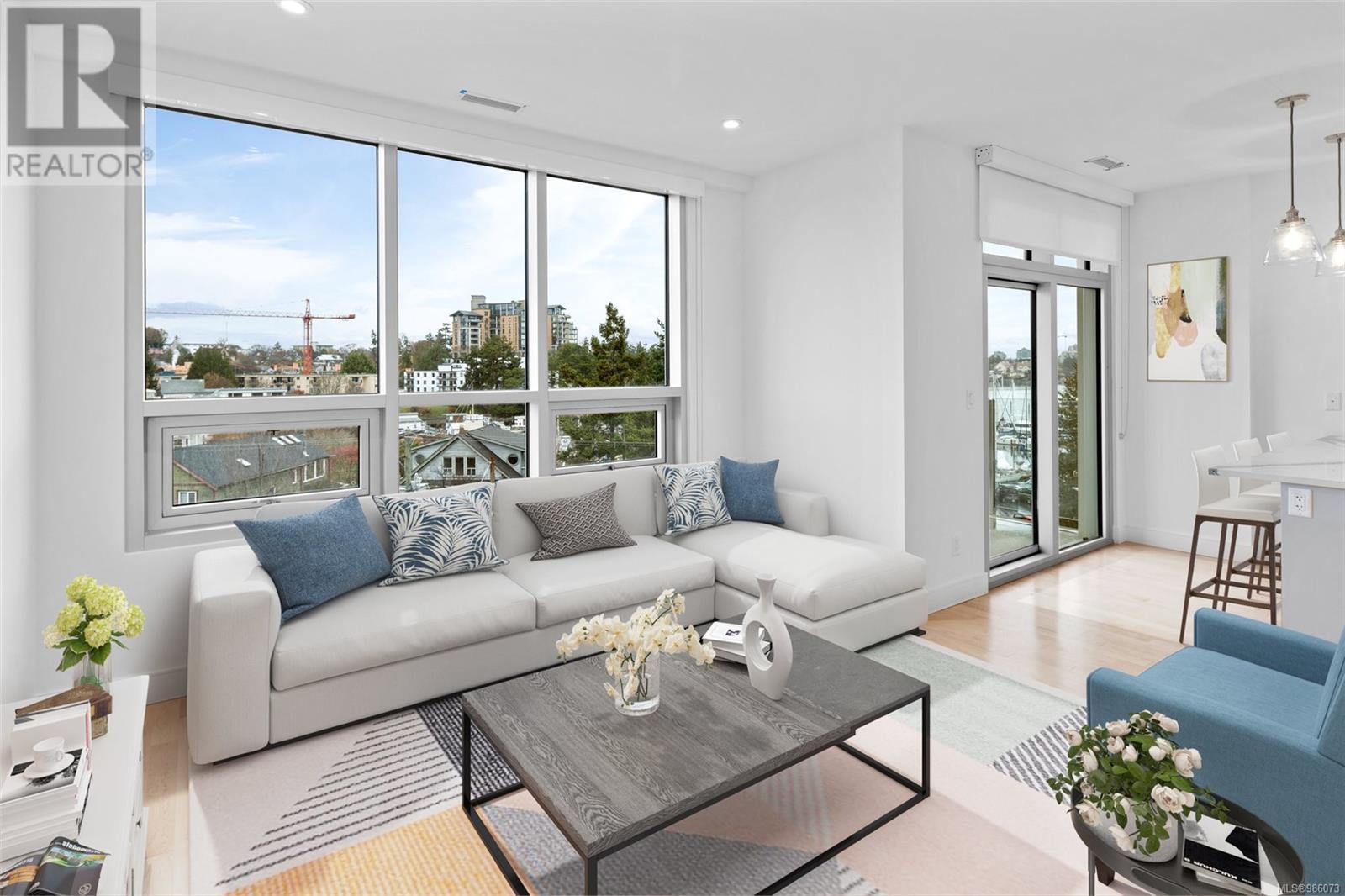 Property at 207 916 Lyall St image 1