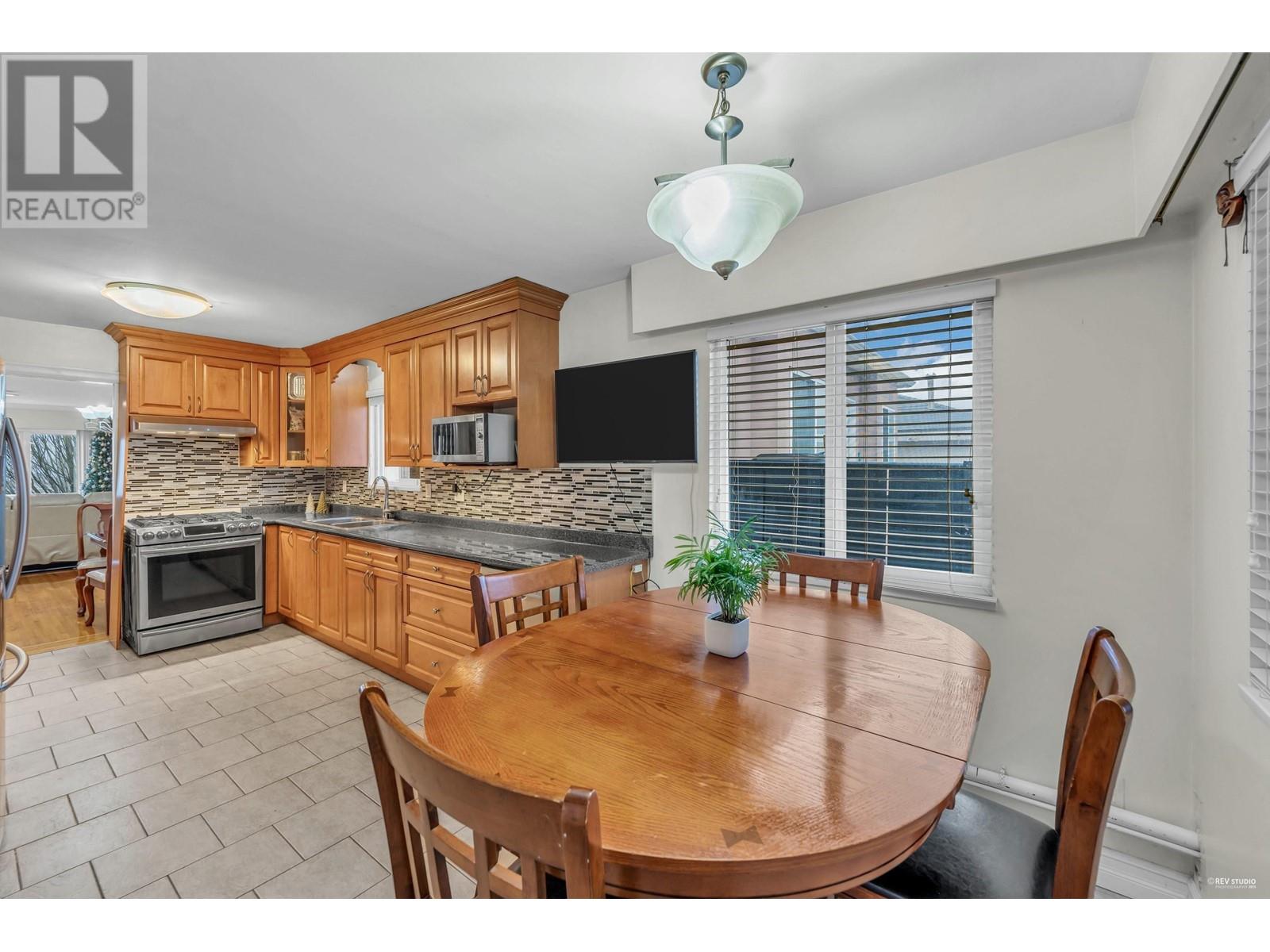 Listing Picture 11 of 35 : 1237 E 64TH AVENUE, Vancouver / 溫哥華 - 魯藝地產 Yvonne Lu Group - MLS Medallion Club Member