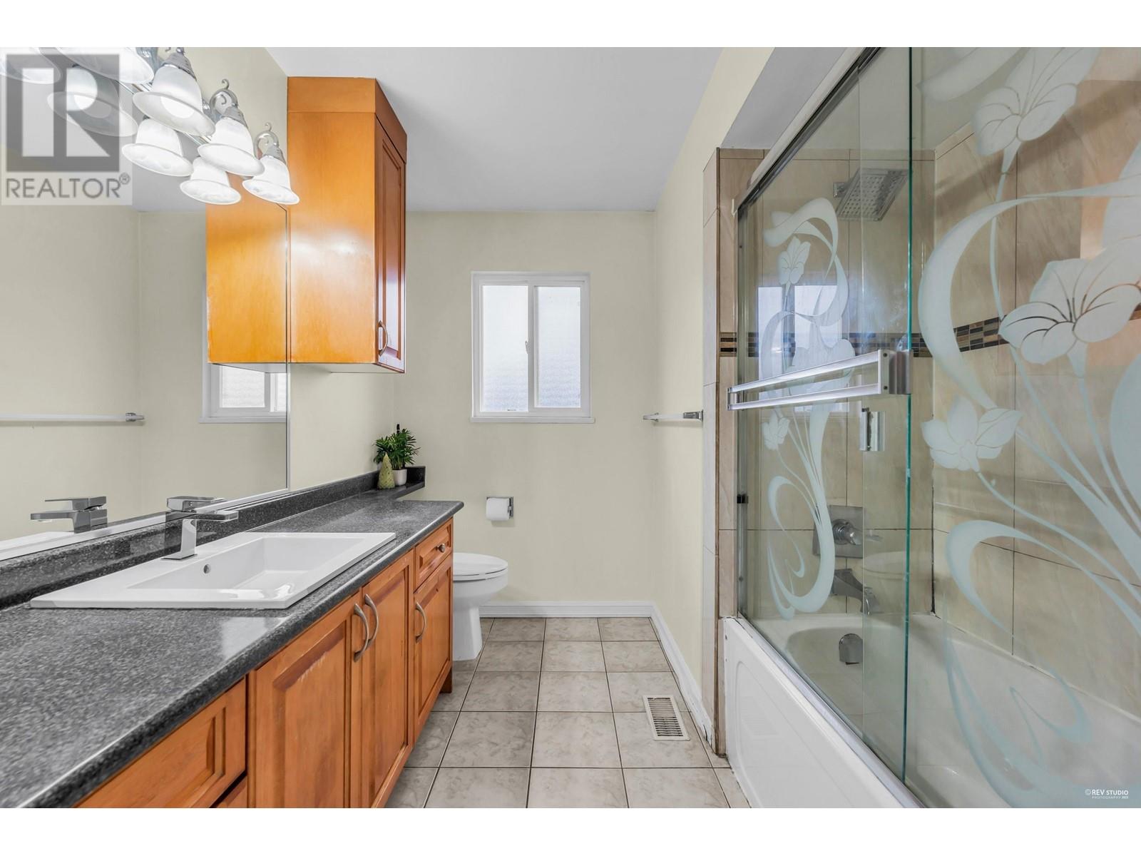 Listing Picture 17 of 35 : 1237 E 64TH AVENUE, Vancouver / 溫哥華 - 魯藝地產 Yvonne Lu Group - MLS Medallion Club Member