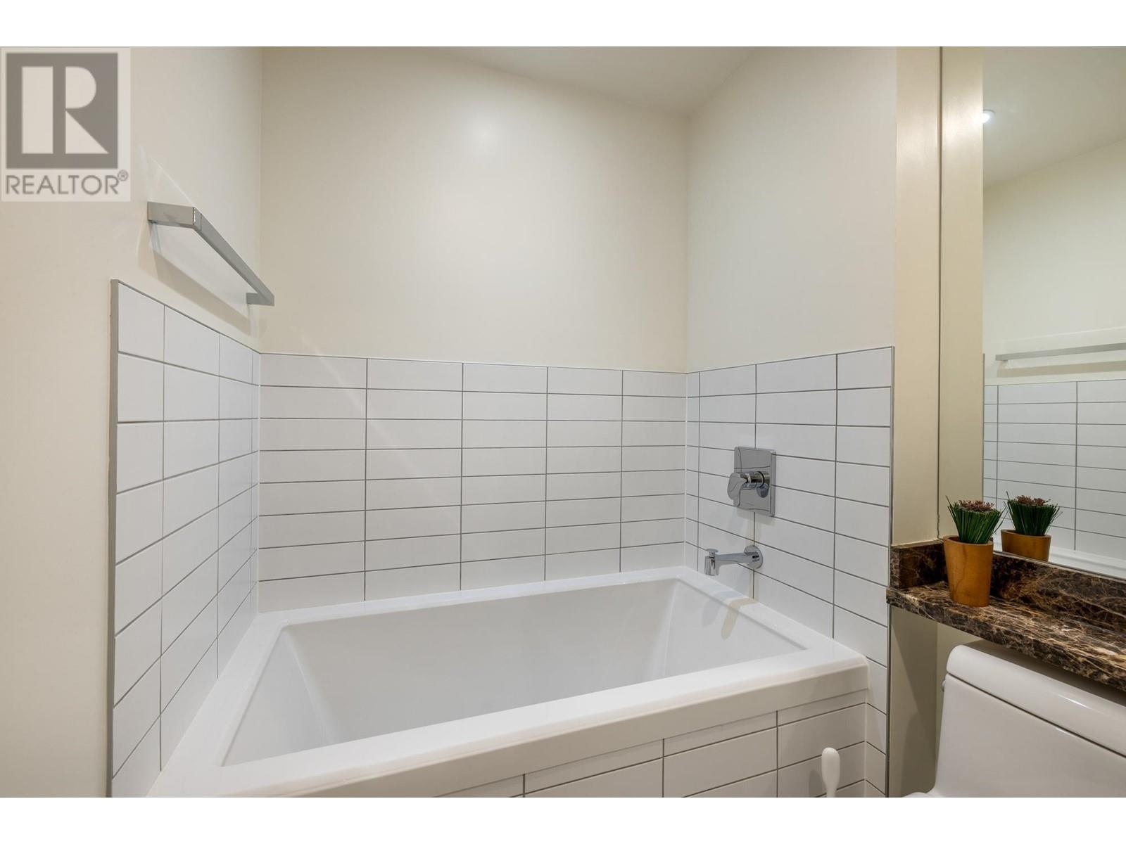 Ph3 4815 Eldorado Mews, Vancouver, British Columbia  V5R 0B2 - Photo 32 - R2974522