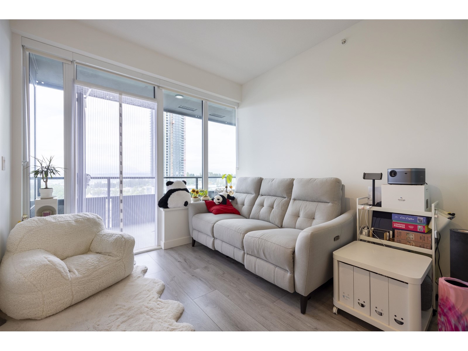 1211 10626 City Parkway, Surrey, British Columbia  V3T 0S3 - Photo 10 - R2977576