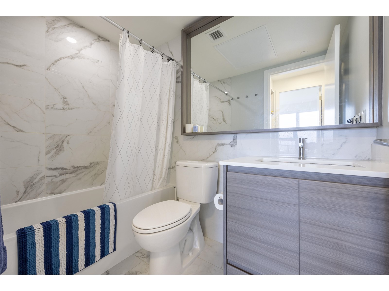 1211 10626 City Parkway, Surrey, British Columbia  V3T 0S3 - Photo 12 - R2977576
