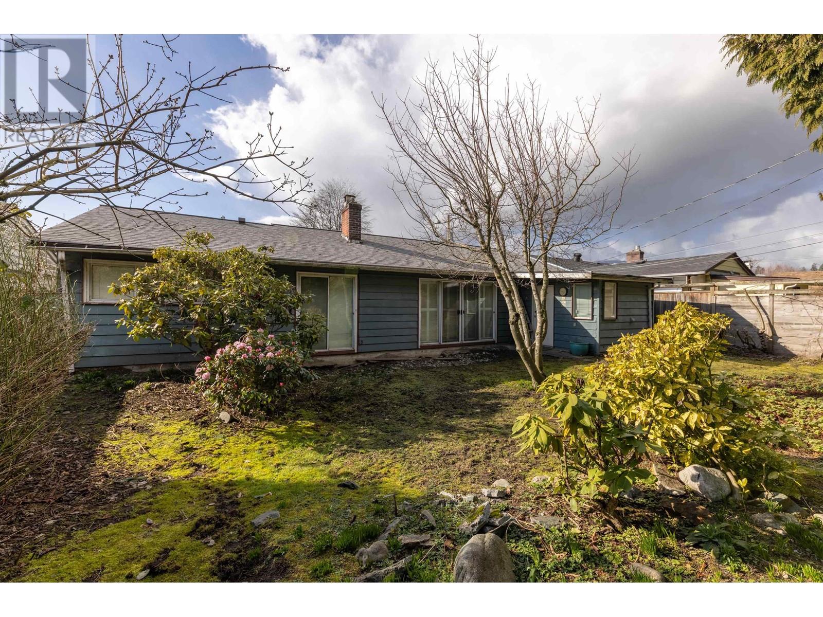 1202 Pinewood Crescent, North Vancouver, British Columbia  V7P 1E9 - Photo 4 - R2976882