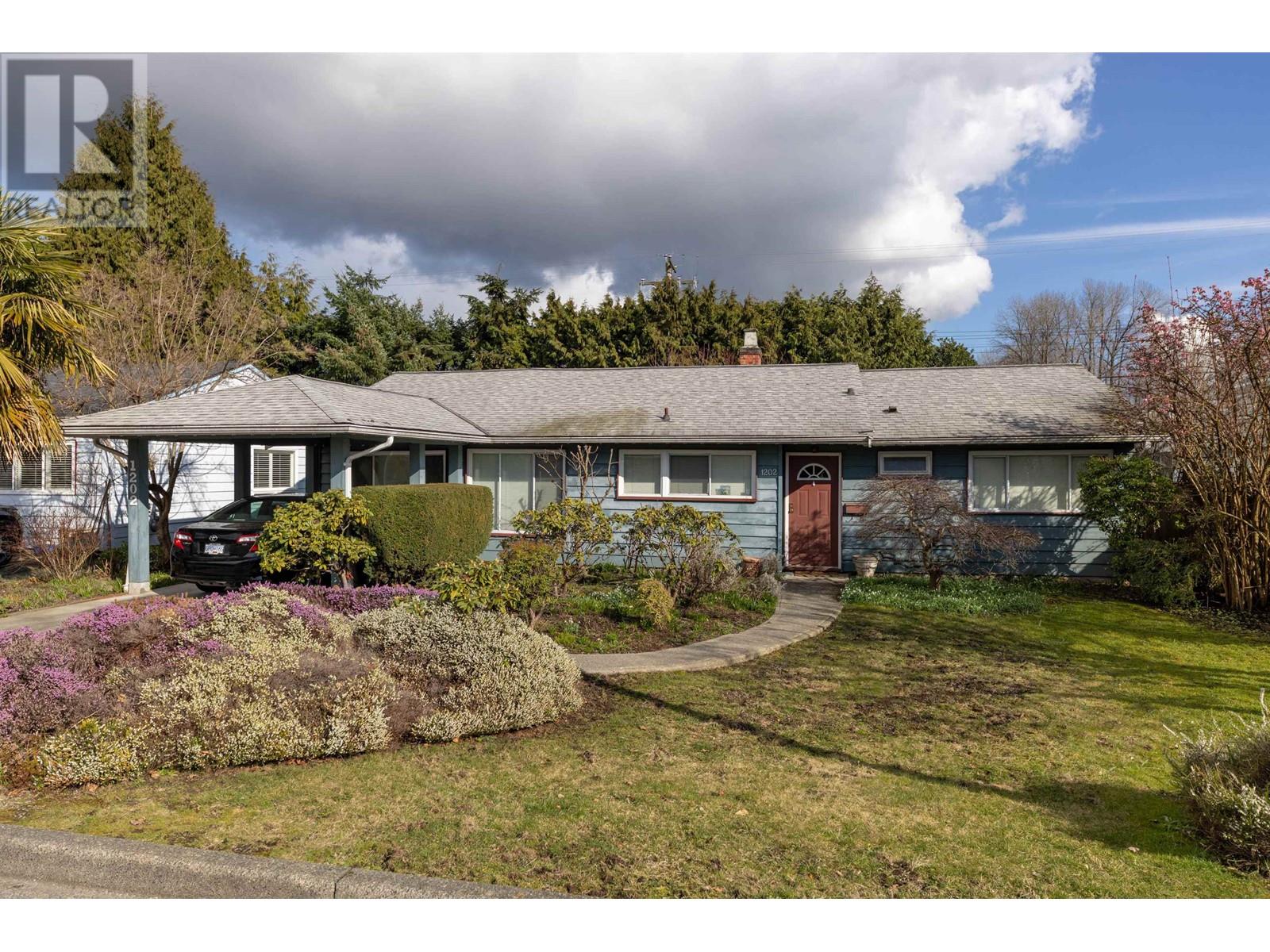 Property at 1202 PINEWOOD CRESCENT image 1