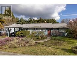 1202 PINEWOOD CRESCENT, North Vancouver, British Columbia