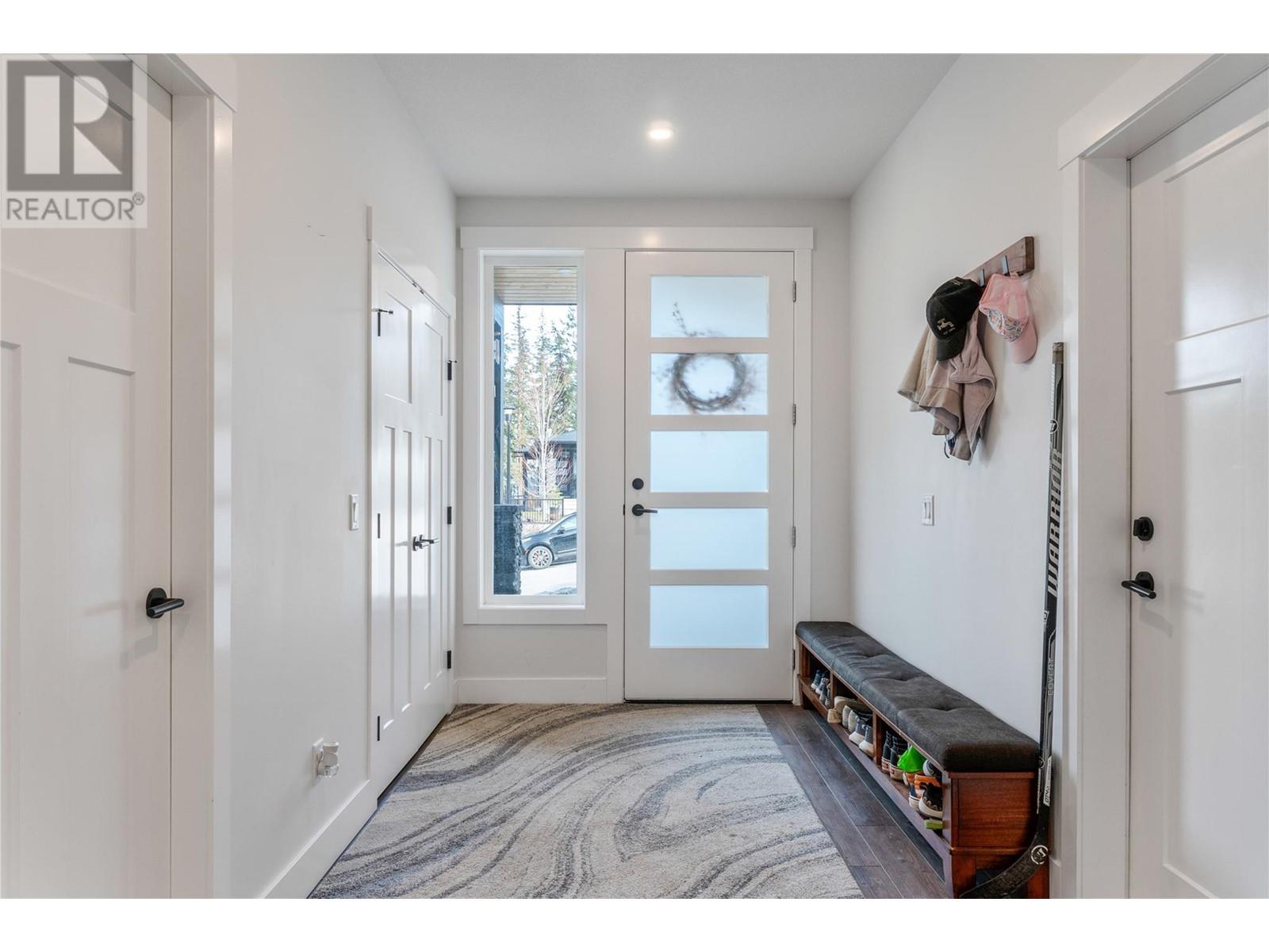 Property at 61 15 Avenue SE image 3