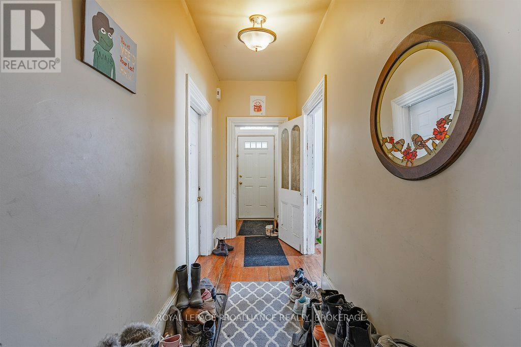28 Pembroke Street, Kingston, Ontario  K7L 4N5 - Photo 10 - X12018001