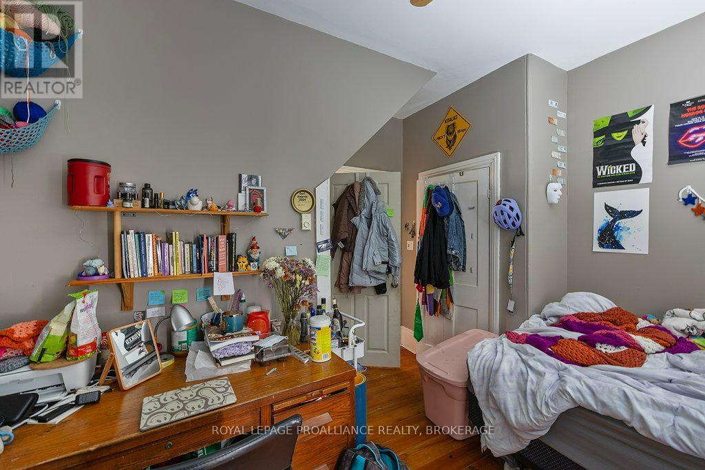 28 Pembroke Street, Kingston, Ontario  K7L 4N5 - Photo 12 - X12018001