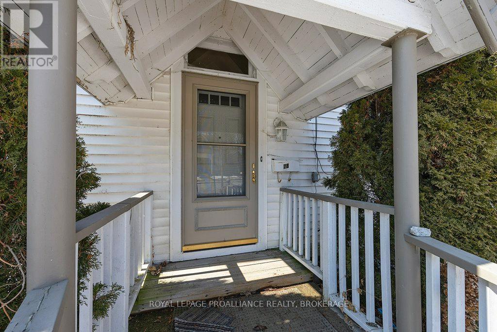 28 Pembroke Street, Kingston, Ontario  K7L 4N5 - Photo 4 - X12018001