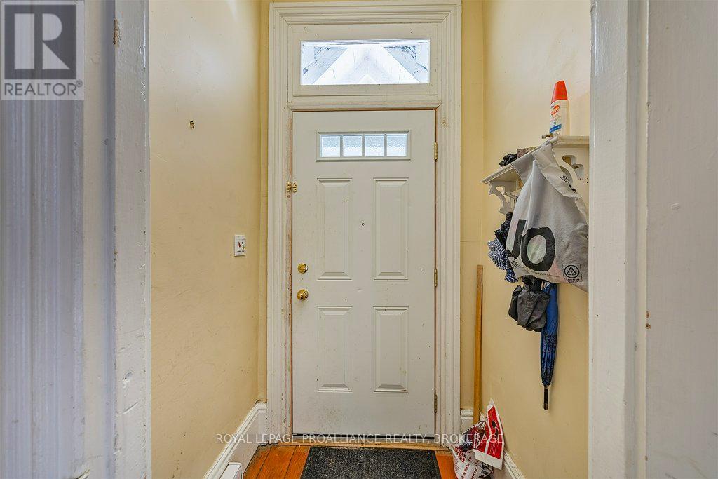 28 Pembroke Street, Kingston, Ontario  K7L 4N5 - Photo 9 - X12018001