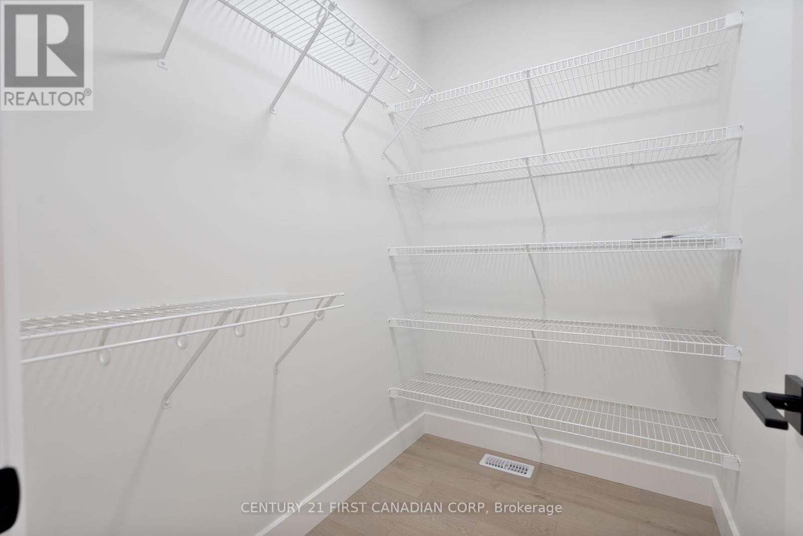 331 Thorn Drive, Strathroy-Caradoc, Ontario  N7G 0G3 - Photo 16 - X12017994