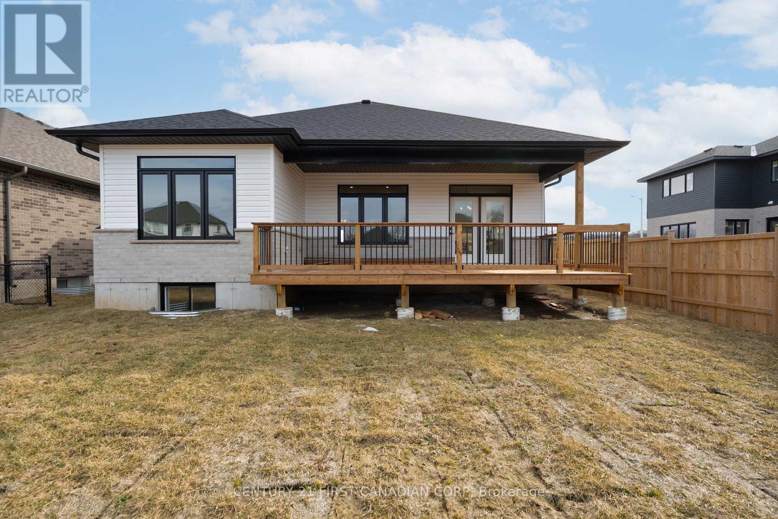 331 Thorn Drive, Strathroy-Caradoc, Ontario  N7G 0G3 - Photo 30 - X12017994
