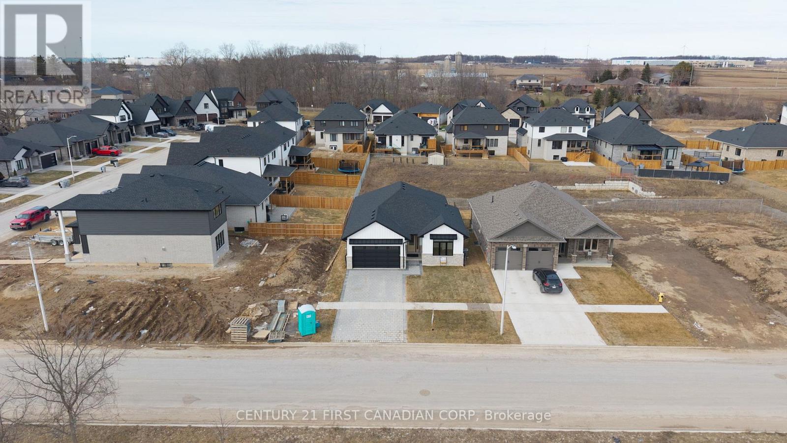 331 Thorn Drive, Strathroy-Caradoc, Ontario  N7G 0G3 - Photo 35 - X12017994