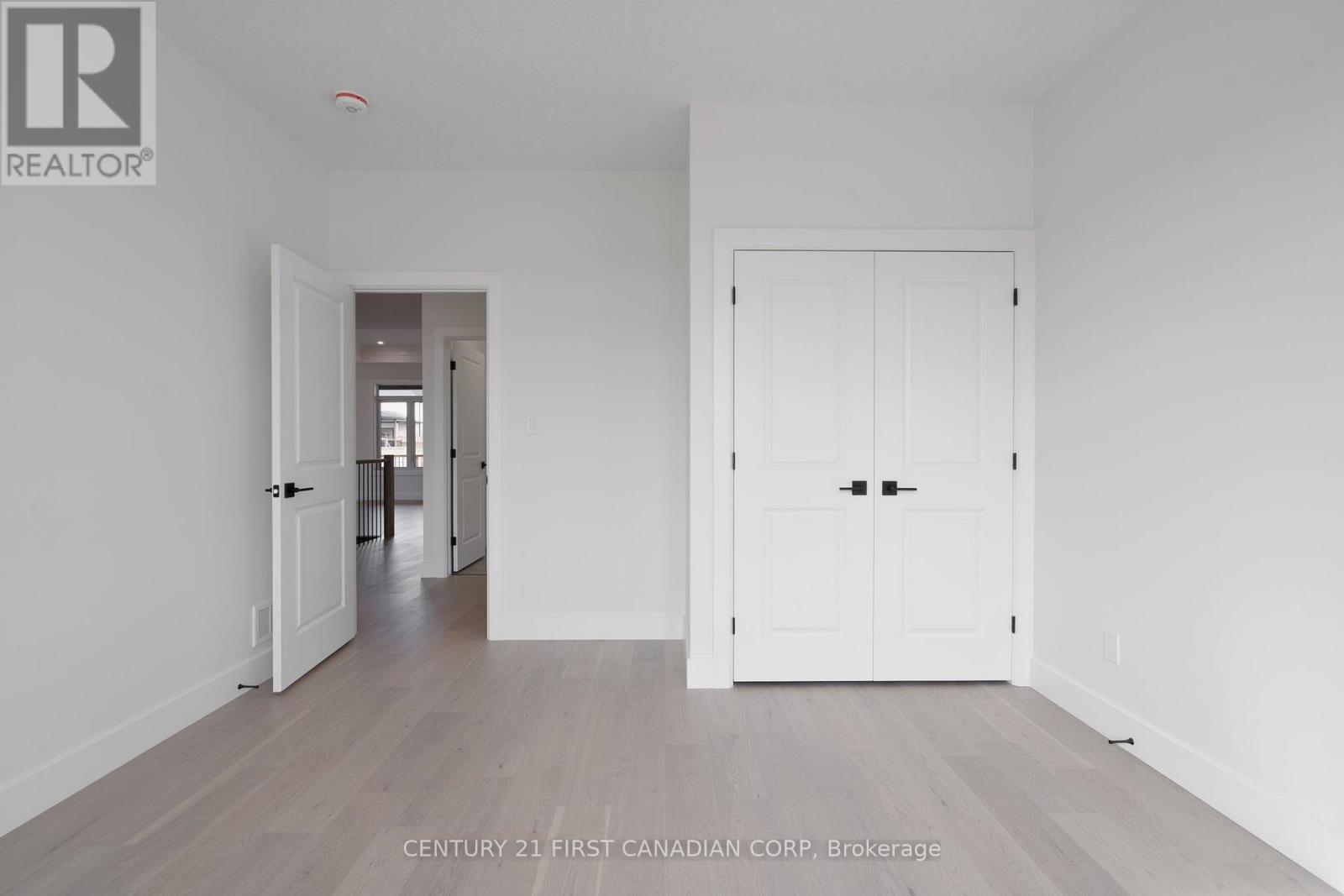 331 Thorn Drive, Strathroy-Caradoc, Ontario  N7G 0G3 - Photo 6 - X12017994