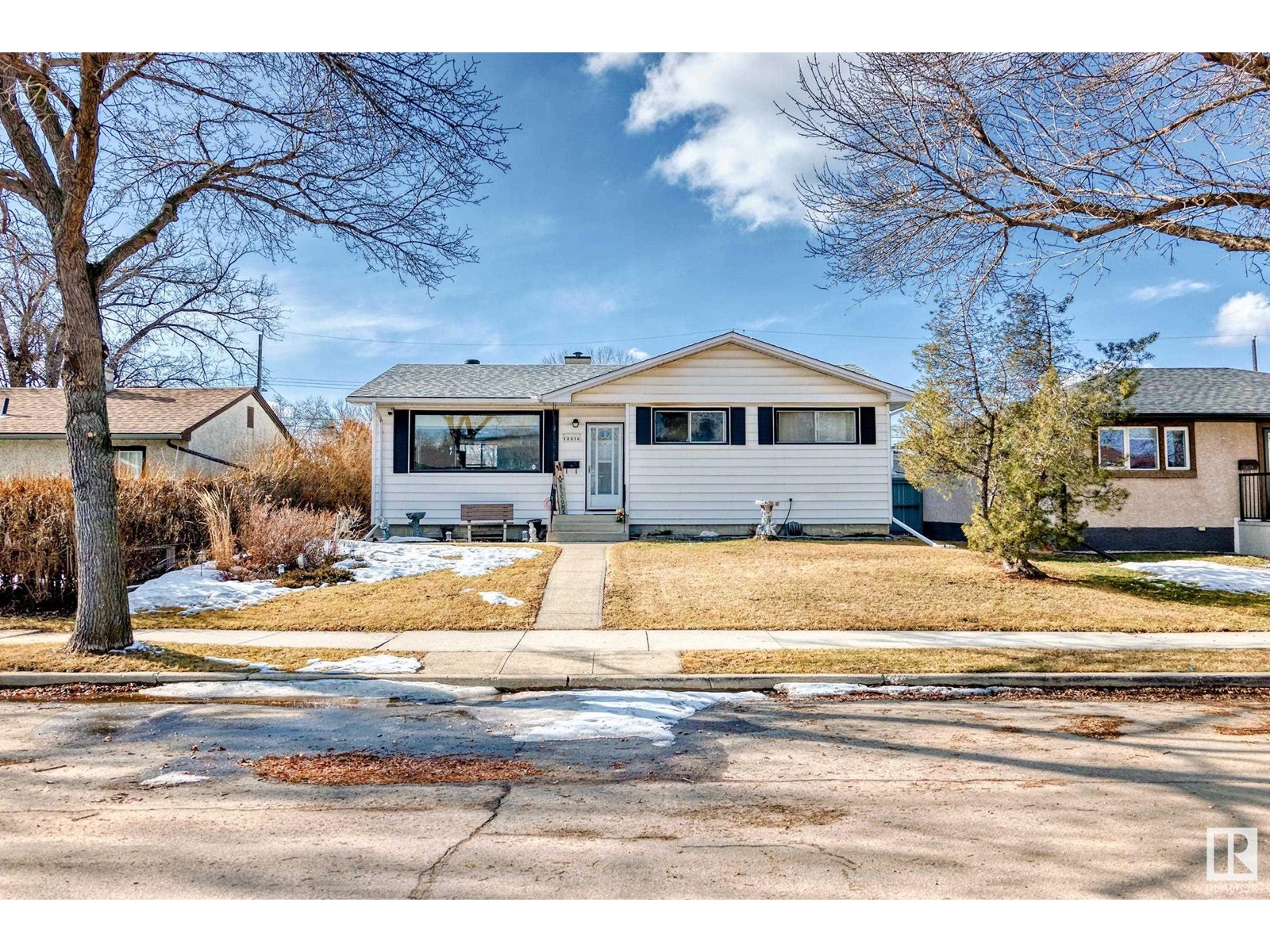 Property at 12216 42 ST NW NW image 1