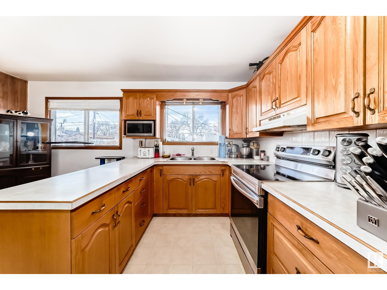 Property at 12216 42 ST NW NW image 3