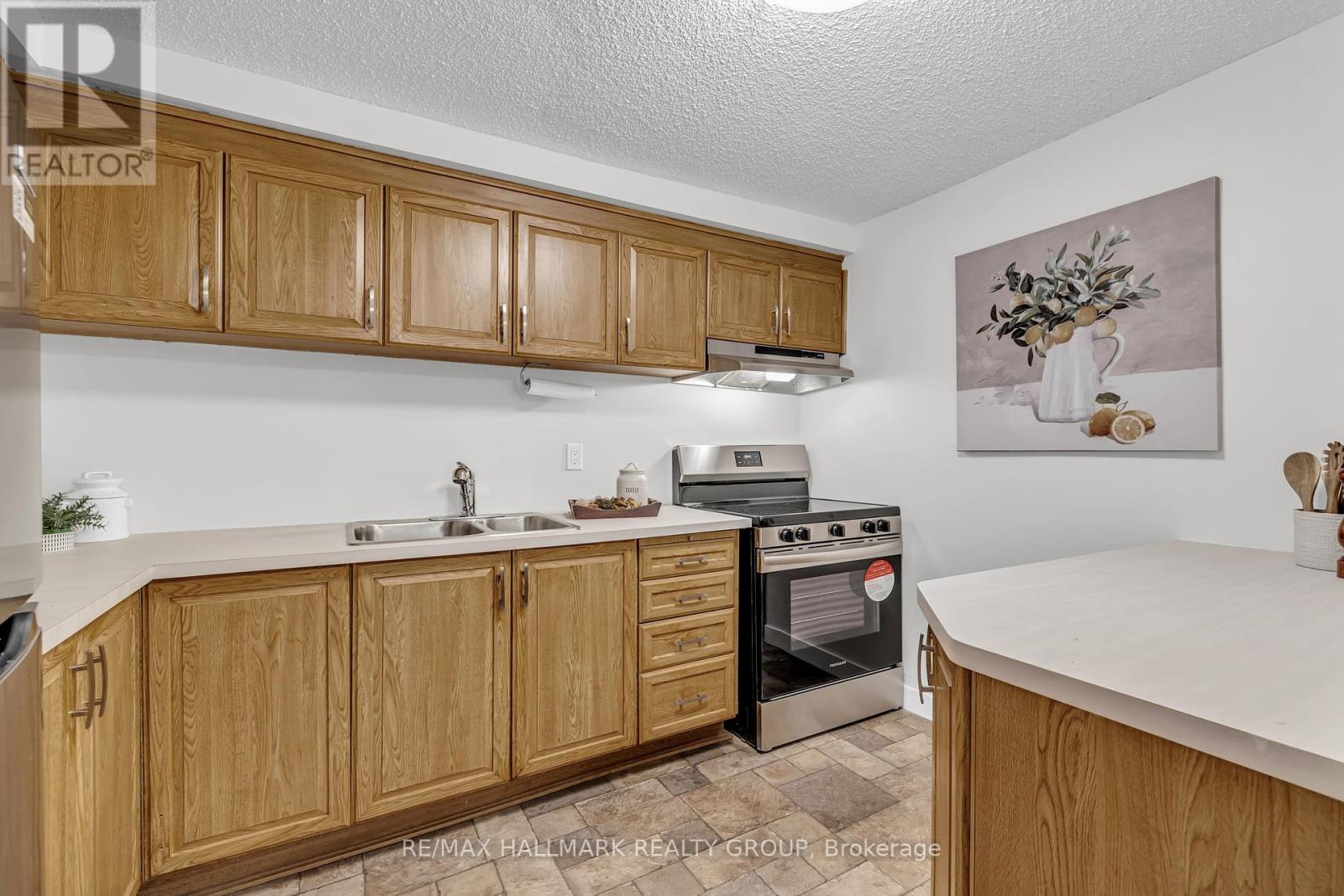 Property at 1906 - 158B MCARTHUR AVENUE image 5
