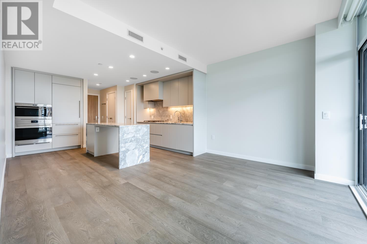 1302 7433 Cambie Street, Vancouver, British Columbia  V6P 0J8 - Photo 2 - R2977674