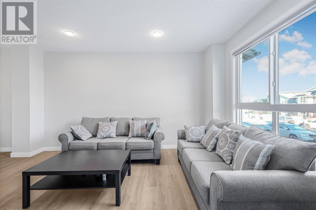 Property at 157 Belmont Drive SW image 3