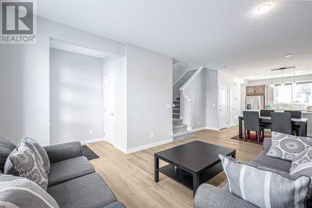 Property at 157 Belmont Drive SW image 4