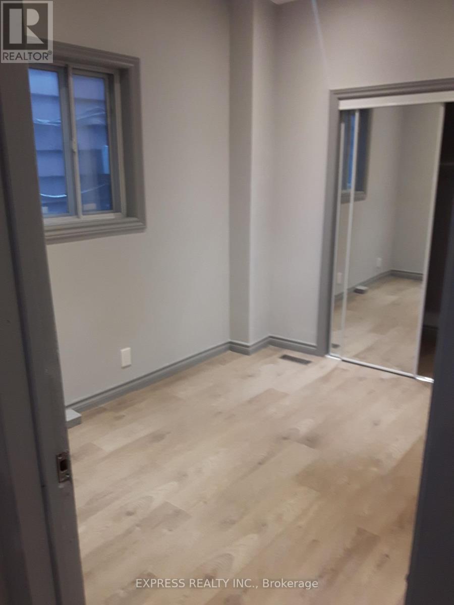 Upper - 304 Broadview Avenue E, Toronto (South Riverdale), Ontario  M4M 2G9 - Photo 13 - E12018221