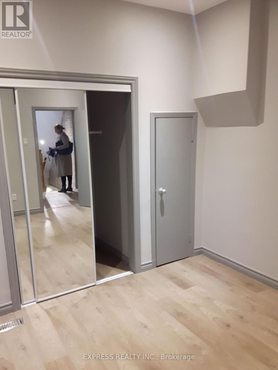 Upper - 304 Broadview Avenue E, Toronto (South Riverdale), Ontario  M4M 2G9 - Photo 14 - E12018221