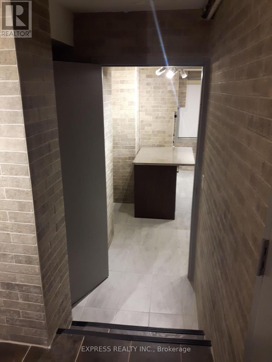 Upper - 304 Broadview Avenue E, Toronto (South Riverdale), Ontario  M4M 2G9 - Photo 15 - E12018221