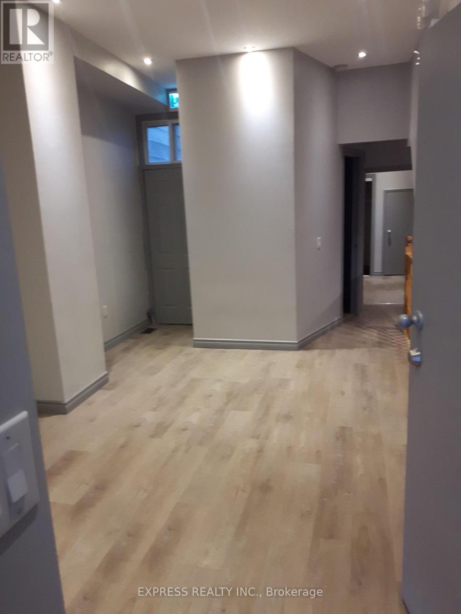Upper - 304 Broadview Avenue E, Toronto (South Riverdale), Ontario  M4M 2G9 - Photo 24 - E12018221