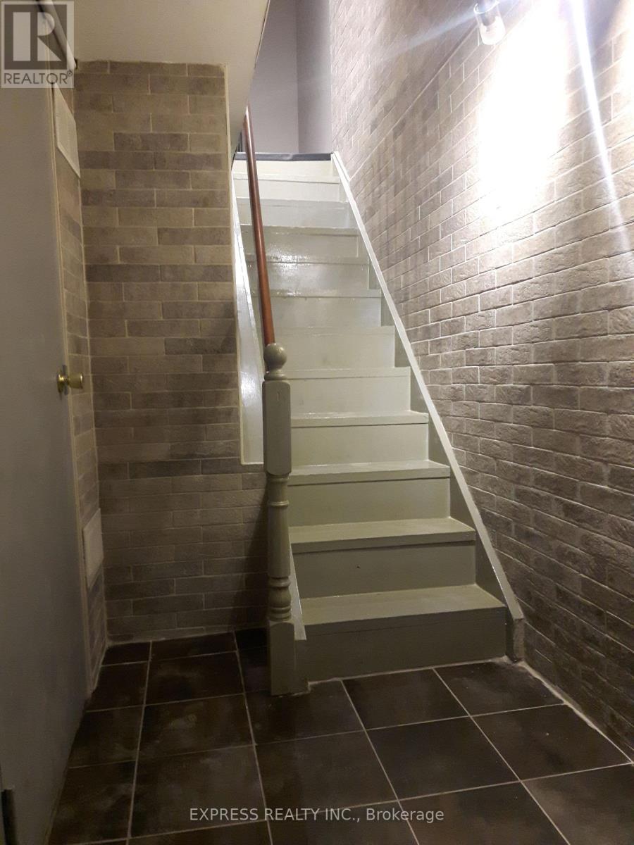 Upper - 304 Broadview Avenue E, Toronto (South Riverdale), Ontario  M4M 2G9 - Photo 25 - E12018221