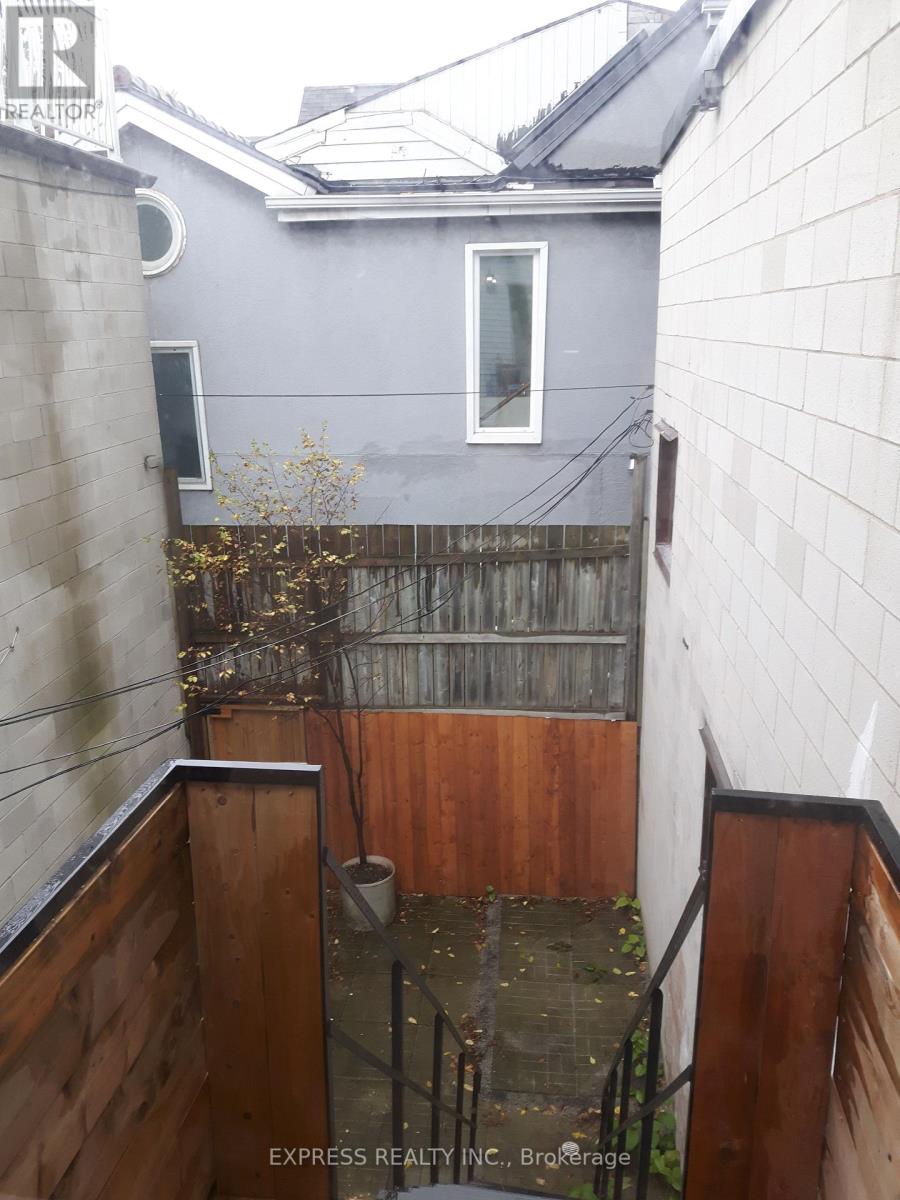 Upper - 304 Broadview Avenue E, Toronto (South Riverdale), Ontario  M4M 2G9 - Photo 27 - E12018221