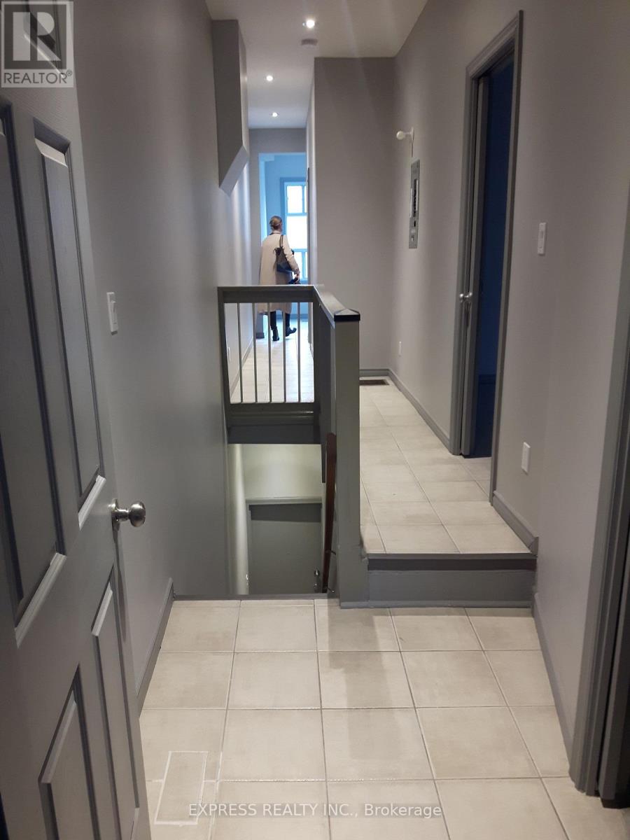 Upper - 304 Broadview Avenue E, Toronto (South Riverdale), Ontario  M4M 2G9 - Photo 6 - E12018221