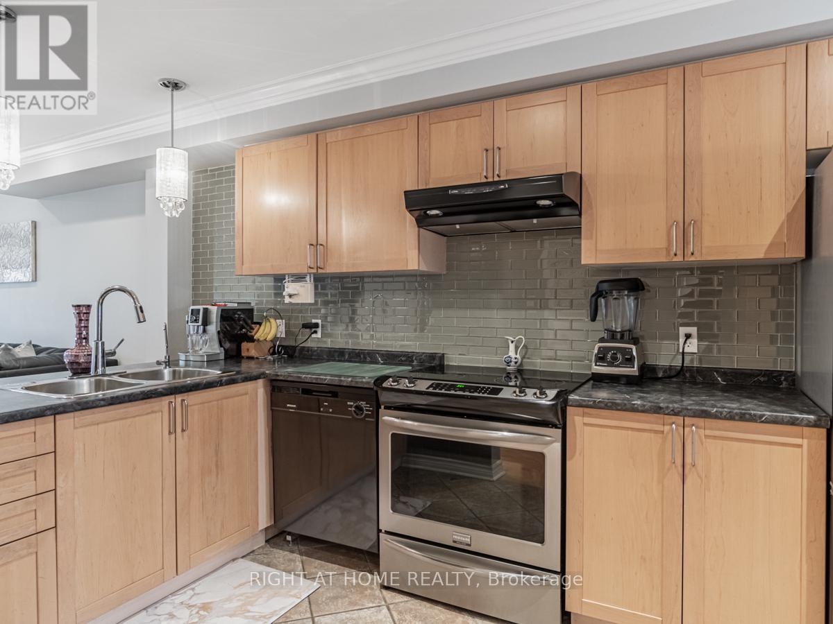 45 Rutland Street, Toronto (Weston-Pellam Park), Ontario  M6N 5G1 - Photo 11 - W12018131