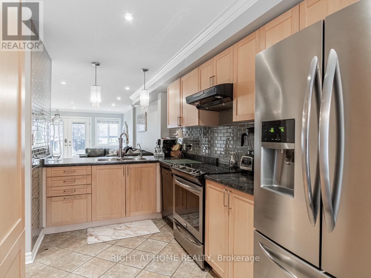 45 Rutland Street, Toronto (Weston-Pellam Park), Ontario  M6N 5G1 - Photo 12 - W12018131