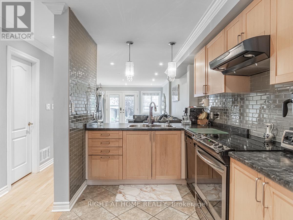 45 Rutland Street, Toronto (Weston-Pellam Park), Ontario  M6N 5G1 - Photo 14 - W12018131