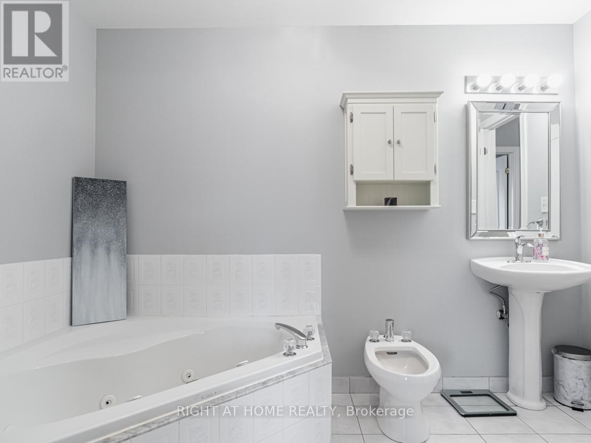 45 Rutland Street, Toronto (Weston-Pellam Park), Ontario  M6N 5G1 - Photo 21 - W12018131