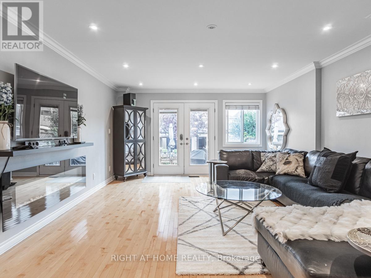 45 Rutland Street, Toronto (Weston-Pellam Park), Ontario  M6N 5G1 - Photo 7 - W12018131