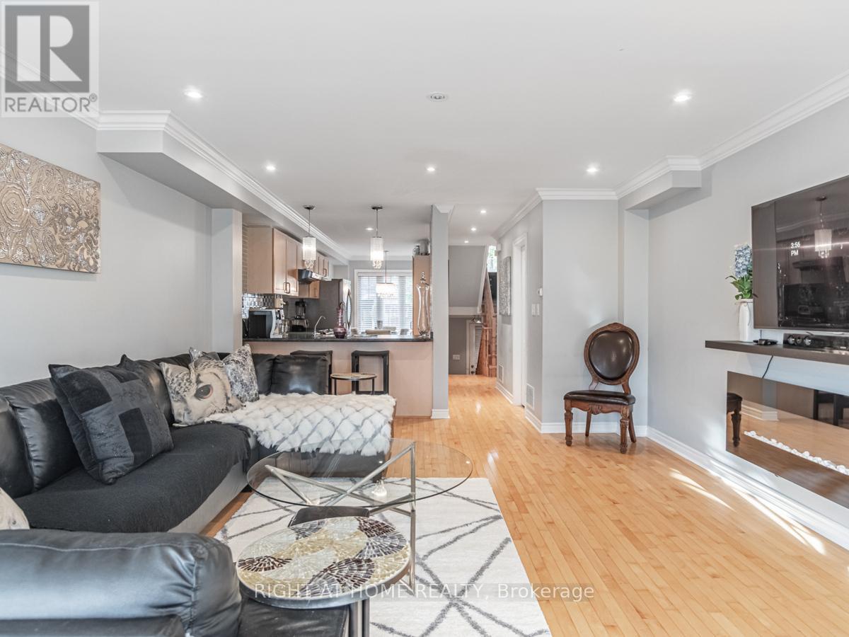 45 Rutland Street, Toronto (Weston-Pellam Park), Ontario  M6N 5G1 - Photo 8 - W12018131
