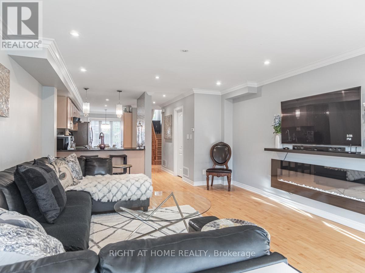 45 Rutland Street, Toronto (Weston-Pellam Park), Ontario  M6N 5G1 - Photo 9 - W12018131