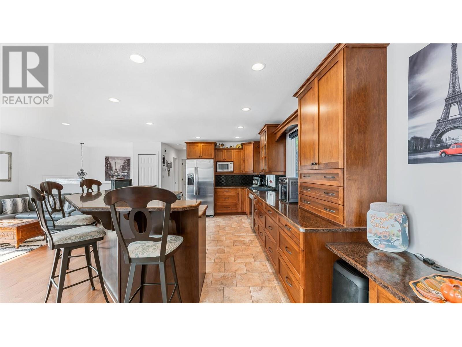 6611 Cameo Drive, Vernon, British Columbia  V1H 1N6 - Photo 13 - 10337752