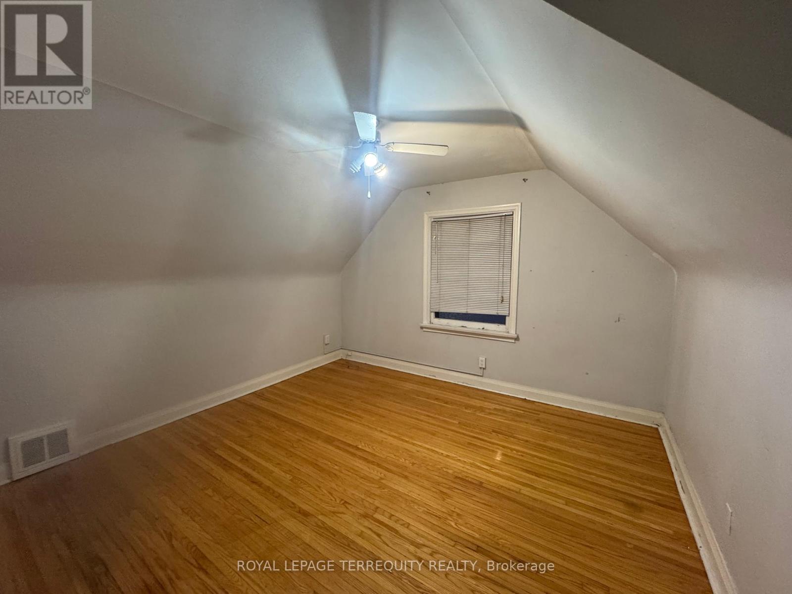 Top Floor - 127 Sheppard Avenue W, Toronto, Ontario  M2N 1M7 - Photo 4 - C12018280